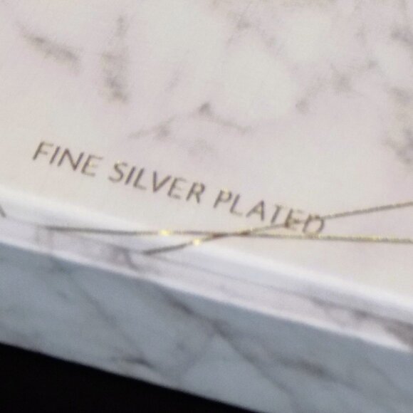 New Olivia and Jackson Fine Silver Plate Initial Letter S Gold Pendant Necklace - Picture 3 of 4